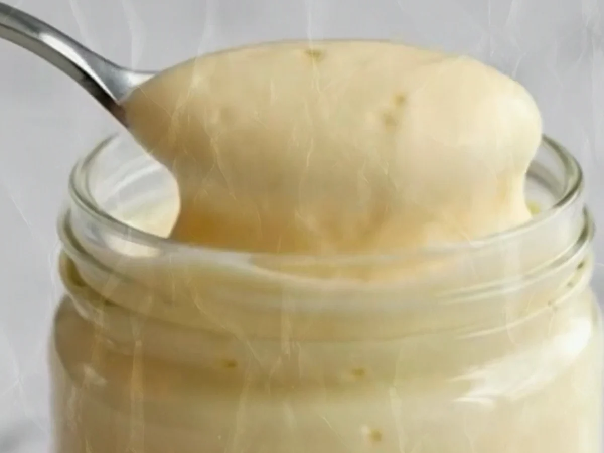 Cremige Selbstgemachte Mayonnaise mit Zitronenaroma