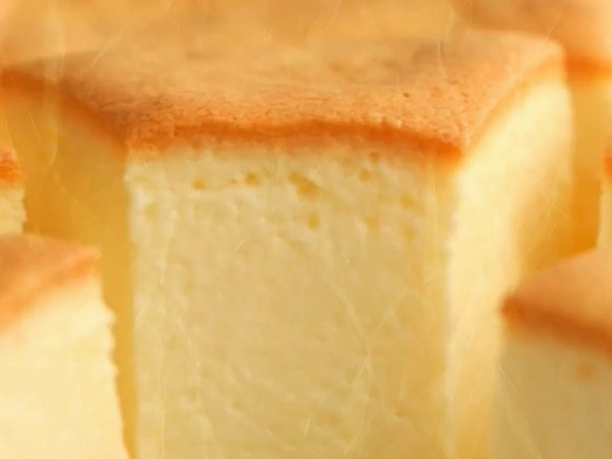 Cremiger Joghurt-Cheesecake mit goldener Kruste