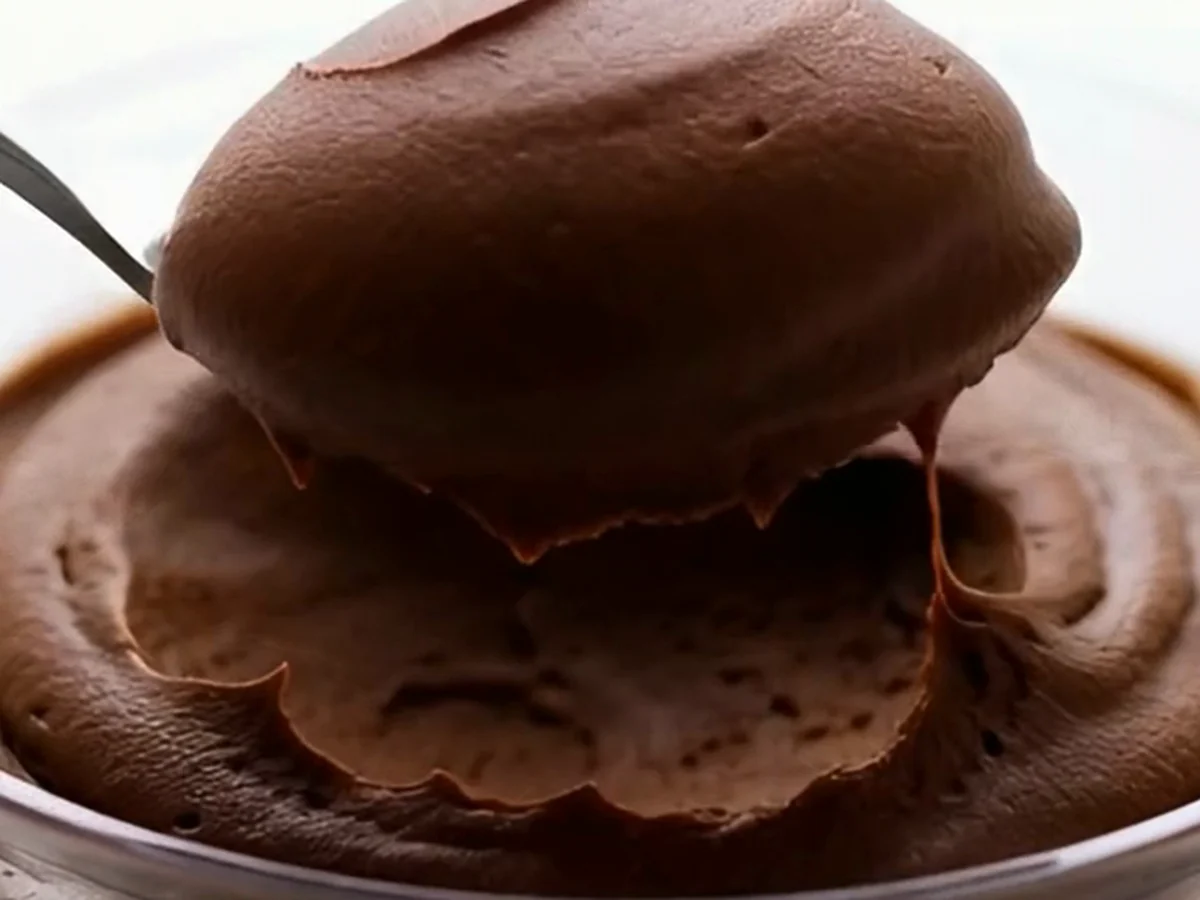Luftige Schokoladen-Kokos-Mousse mit Honig