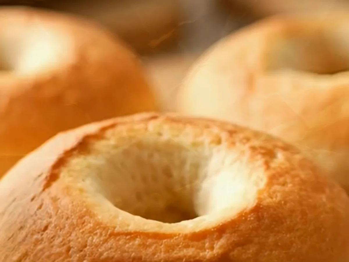 Luftige Selbstgemachte Bagels mit goldbrauner Kruste
